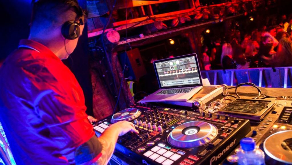 DJ: AAGE DJ: AAGE